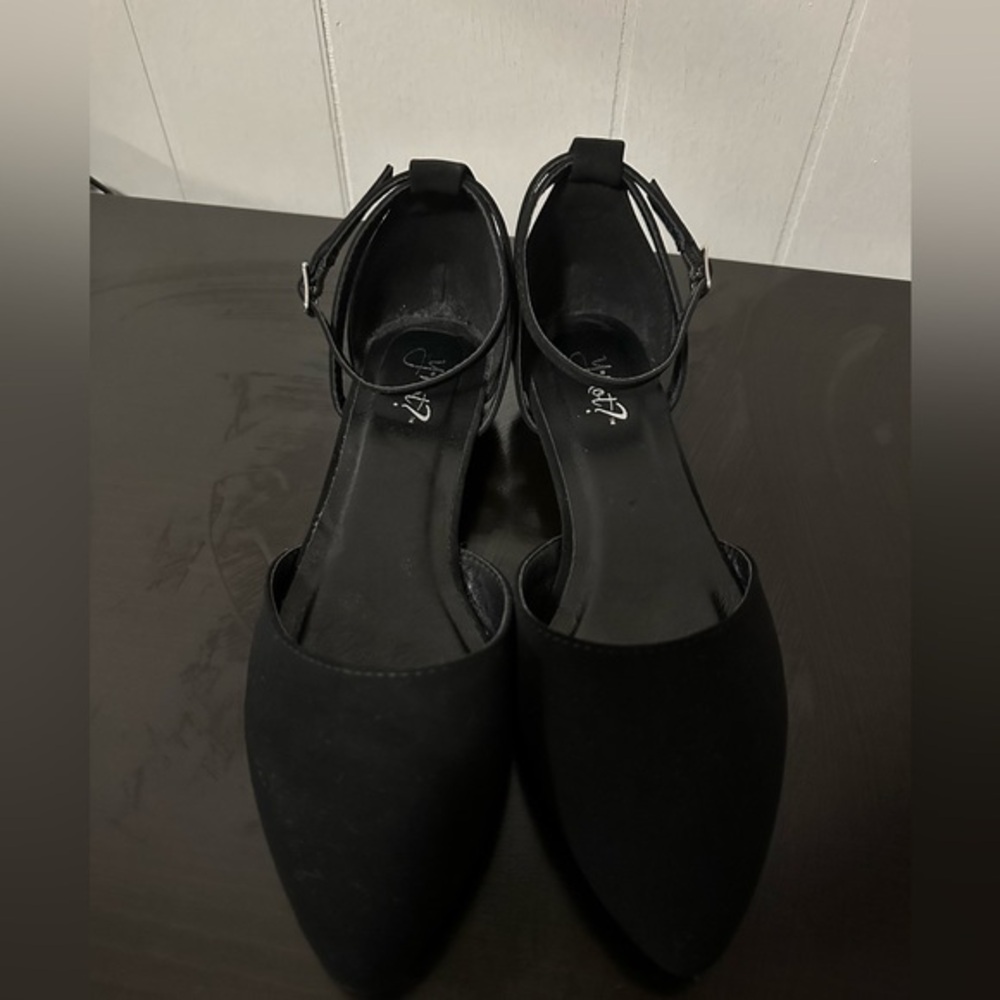 Black heel sandal